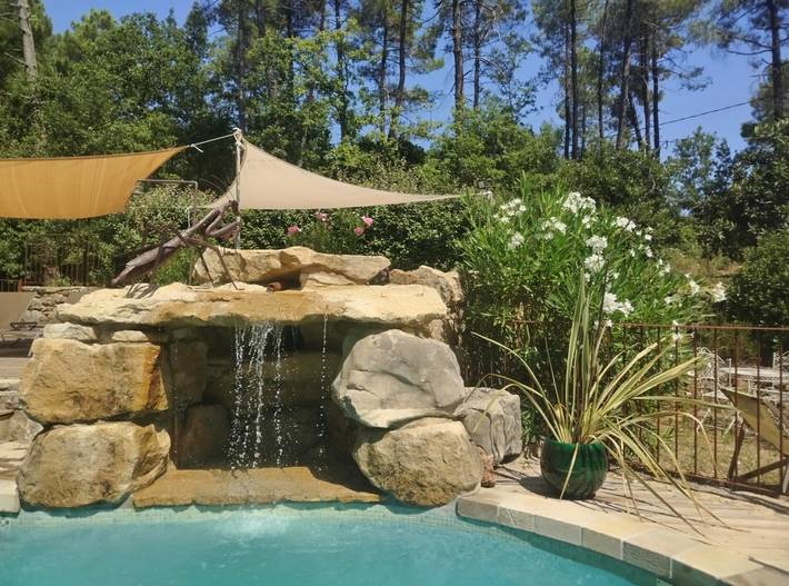 Chambre d’hôte pour 2 personnes, avec jacuzzi ainsi que jardin et piscine