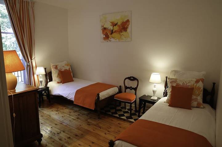 Gîte pour 10 personnes, avec jardin à Bretteville-sur-Odon - 2