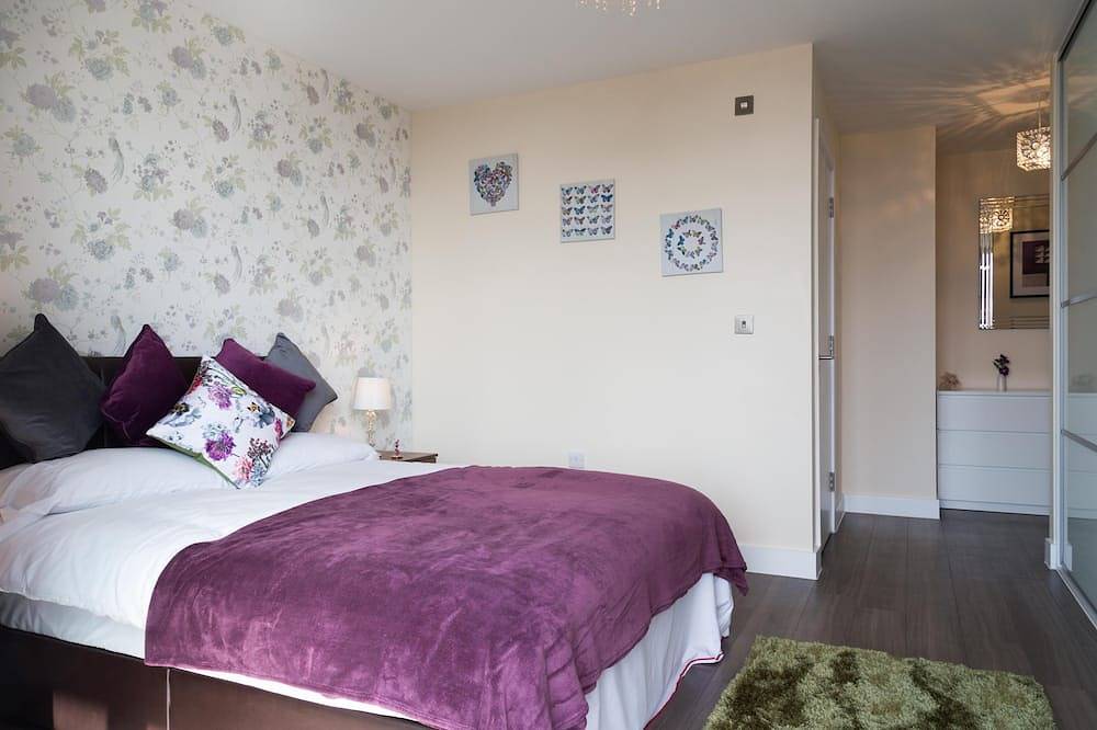 Entire apartment, Exquisite Modern Station Penthouse with Balcony, Parking & Sleeps 6 in Cambridge, Cambridgeshire