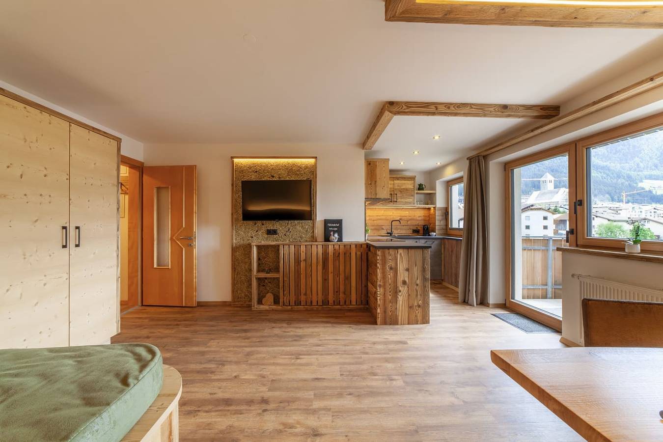 Ganze Wohnung, Ferienwohnung 'Mühlanderhof Apt Endkopf' mit Seeblick, Gemeinschaftsterrasse und Wlan in Reschensee, Graun