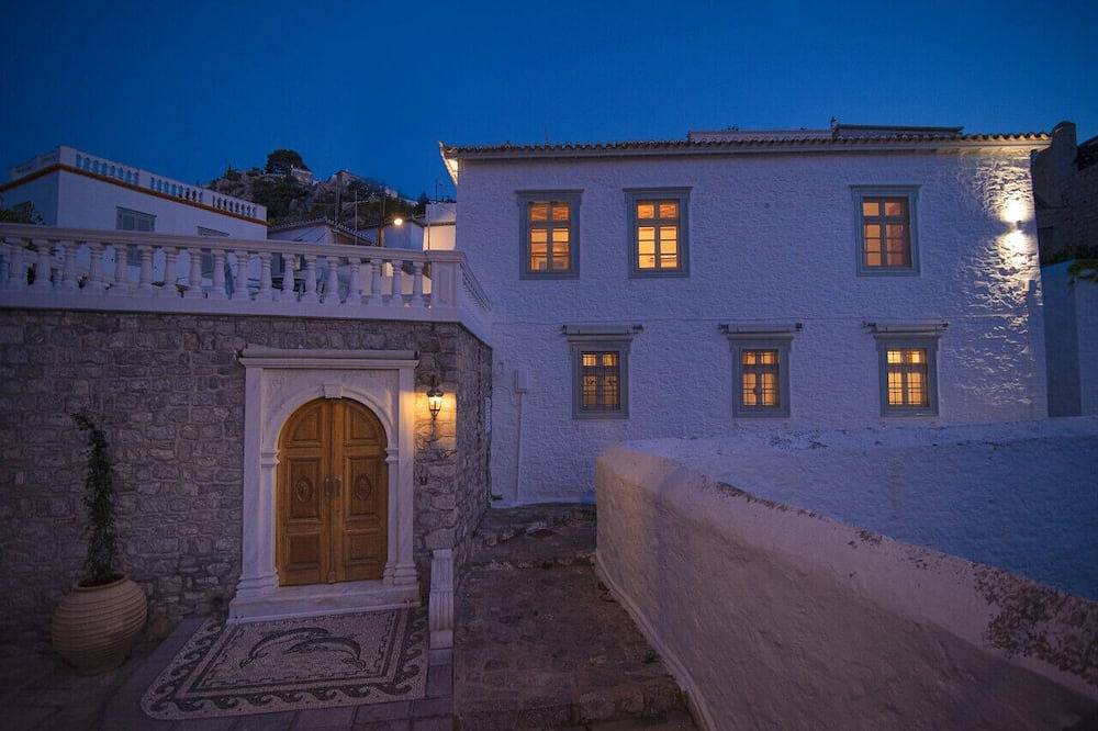 Mansion \" Antoinette\" in Hydra