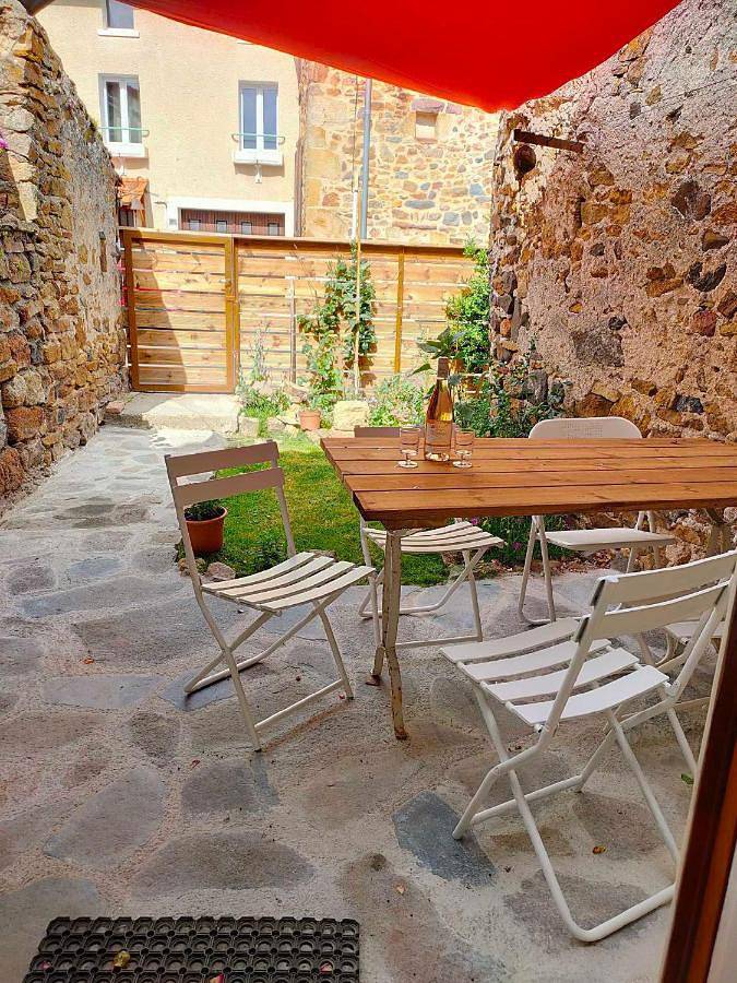 Location de vacances pour 5 personnes, avec vue et terrasse à Vic-le-Comte - 2
