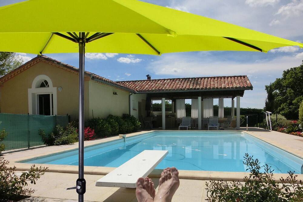 La Bakénia, gite T2 \"Nissou\" with pool and air conditioning in Villeneuve-sur-Lot, Villeneuve-sur-Lot region