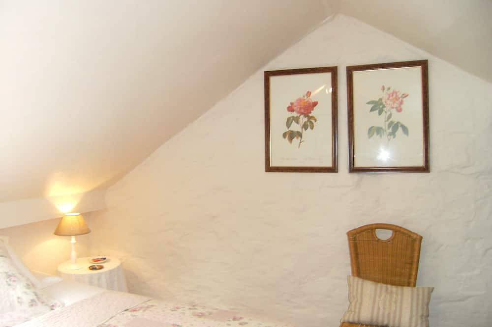 Appartement entier, Cottage Jasmine- In A Garden Setting With Views Over The Rooftops Of Dinan in Dinan, Région de Dinan