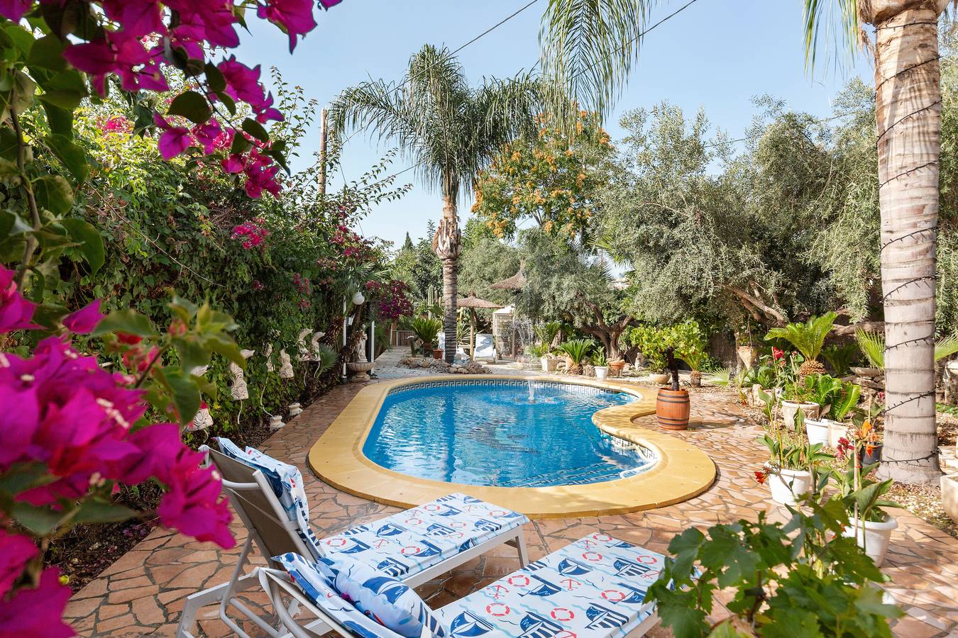 Apartamento entero, Apartamento 'Hostal Venta' con vistas a la montaña, piscina compartida y Wi-Fi in Lorca, Interior de Murcia