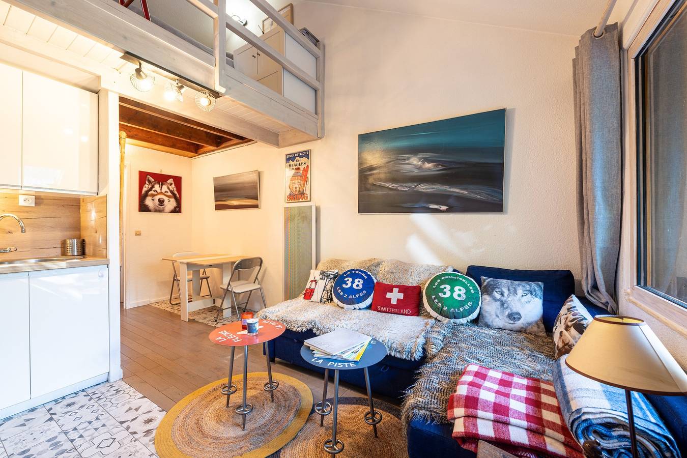Appartement entier, Appartement 18 avec vue sur les montagnes, terrasse privée et Wi-Fi in Les Allues, Massif de la Vanoise
