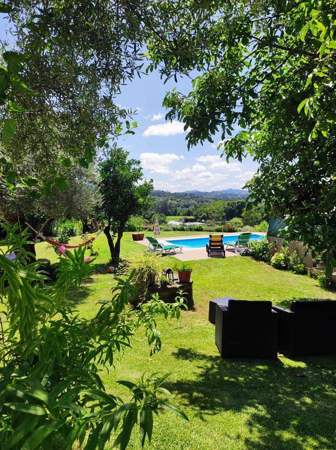 Casa de férias para 6 pessoas, com piscina e jardim e ainda vista and piscina infantil, com animais de estimação em Amares