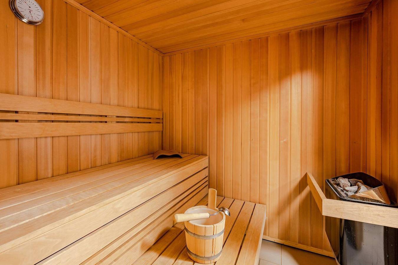 Ganze Wohnung, Großzügige Ferienwohnung mit Sauna & Balkon – ruhig im Grünen gelegen in Zirchow, Usedom
