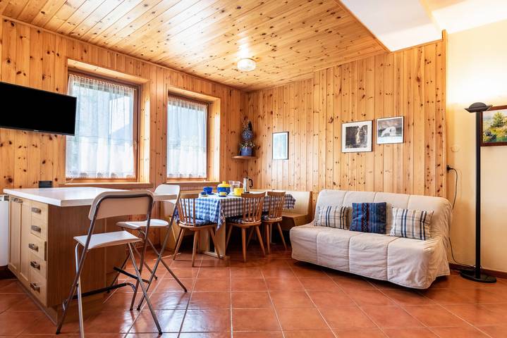 Entire apartment, Apartment Dolomiti Casa Lucia – Mountain View Retreat in Pinzolo in Pinzolo, Comune di Pinzolo