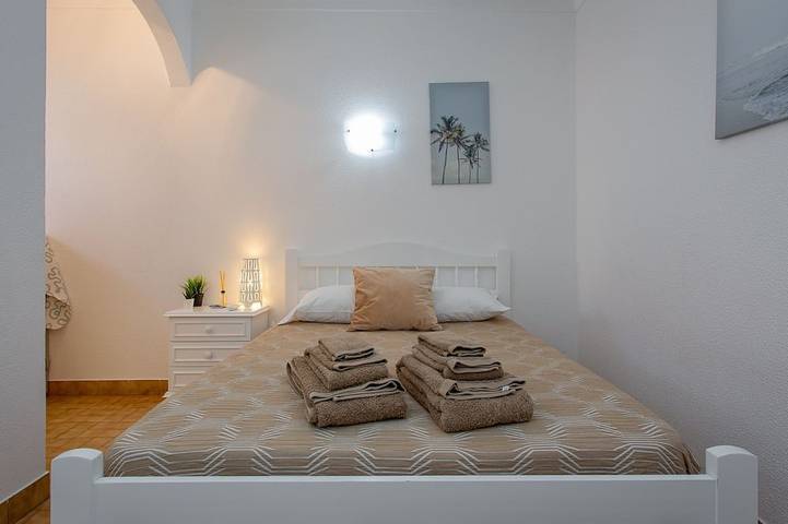 Ganze Wohnung, 2Bd Apartment in Alagoa Beach by LovelyStay in Altura, Faro Distrikt