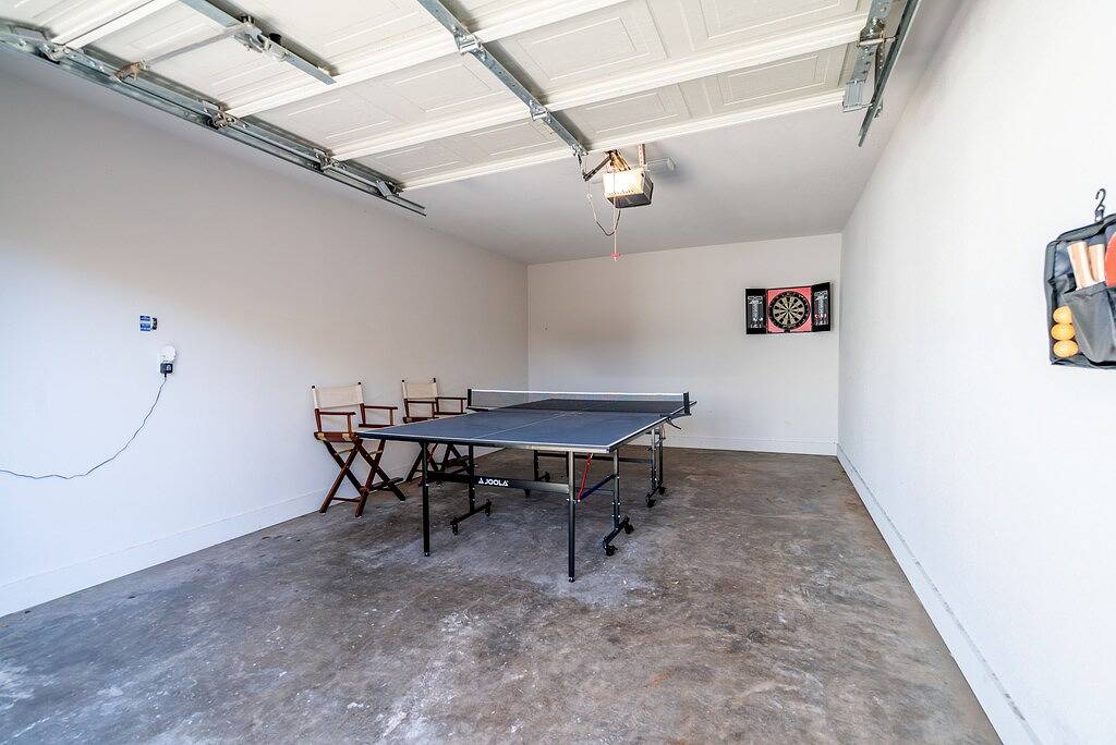 Walk to Stadium*Hot Tub*Ping Pong*Secured Parking in Arlington, Tarrant County