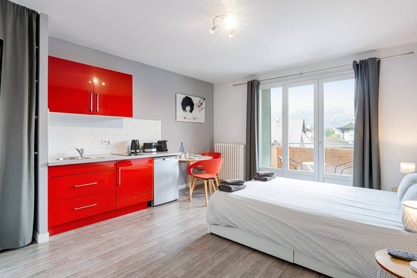 Entire studio, Annecy Studio + balcony close to old town in Cran-Gevrier, Annecy region