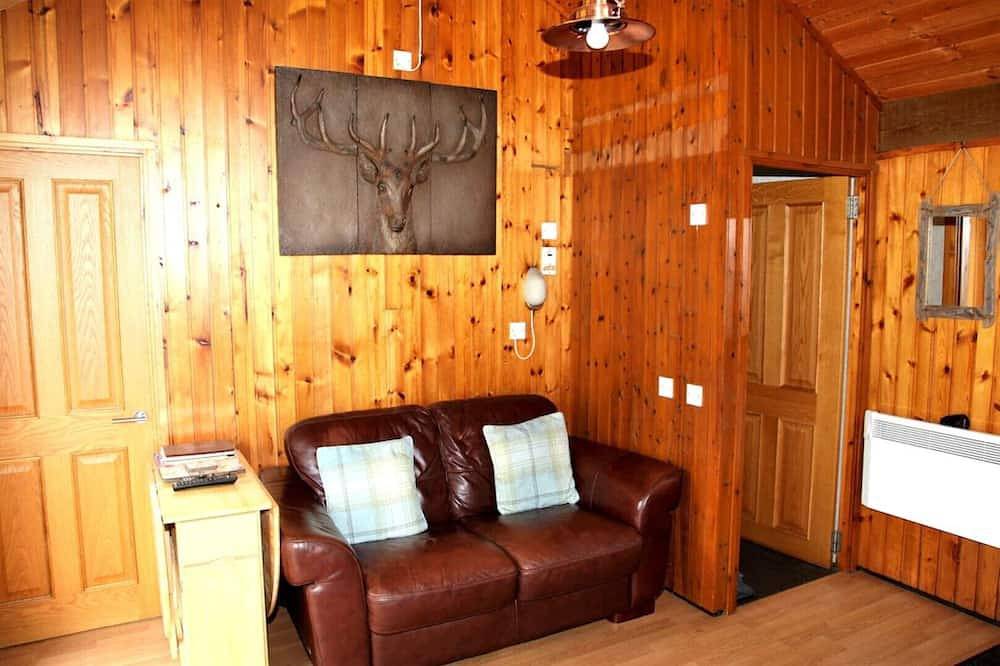 Elevated Loch View Cabin with Wifi, Electric Hot Tub and Mountain Views in Argyll & Bute