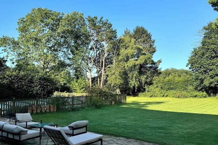 Gîte pour 24 personnes, avec jardin dans Bœurs-en-Othe