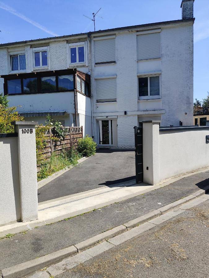 Appartement entier, Appartement cosy entier et parking privé sur place a 5min de lille et 10 min du Stade Pierre Mauroy in Mons-en-Barœul, Région de Lille