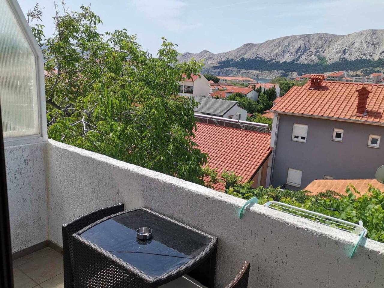 Entire apartment, Studio Apartment Bugi - with Balcony in Baska, Krk