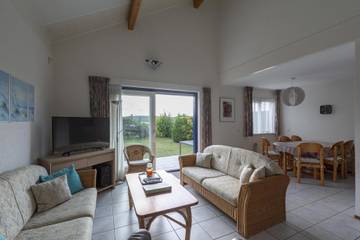 Ferienhaus für 7 Personen, mit Terrasse und Garten in Julianadorp