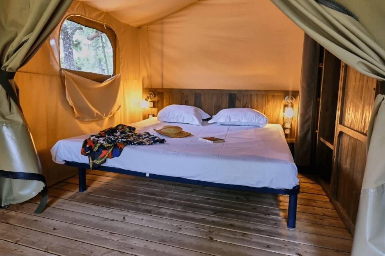 Zecamping 3 étoiles animé piscine chauffée pet friendly locatif 24m2 in Saint-Saturnin-lès-Apt, Parque natural regional del Luberon