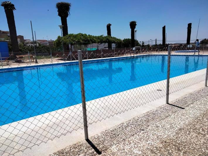 Apartamento para 12 personas, con terraza además de vistas y piscina, Se admiten mascotas en Castilblanco de los Arroyos