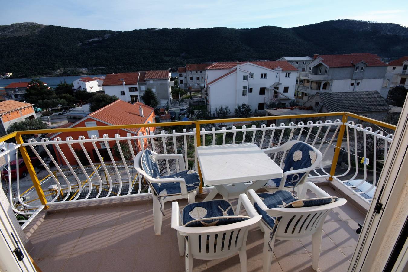 Ganze Wohnung, 1-Zimmer-Ferienwohnung mit Balkon und Meerblick Grebastica (Sibenik) A-4867-a in Grebastica, Šibenik-Knin