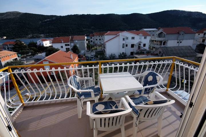 Ferienwohnung für 4 Personen, mit Balkon/Terrasse in Grad Šibenik