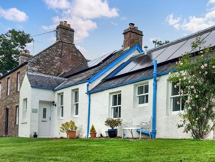 Log cabin for 4 people, with garden, with pets in Perthshire