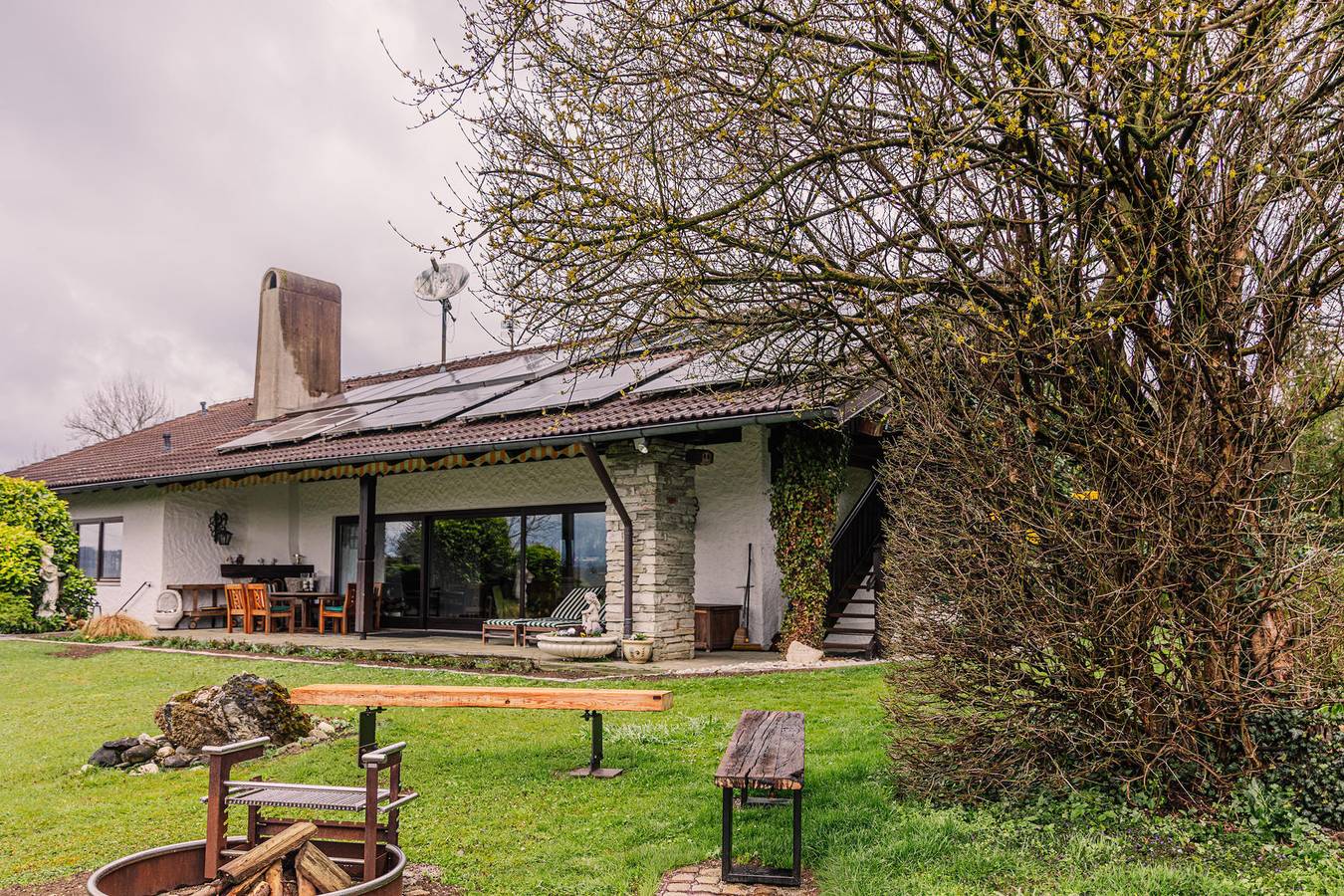 Ganze Ferienwohnung, Landhausvilla Watzmannblick - Apartment Watzmannblick im Dachgeschoss mit Balkon in Saaldorf-Surheim, Rupertiwinkel