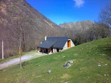 Gîte pour 8 personnes, avec jardin et terrasse à Estaing