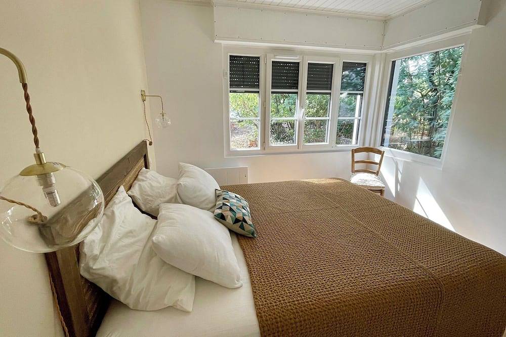 Completely newly renovated wonderful house directly on the lake with a wonderful lake view in Lac de Lacanau, Lacanau