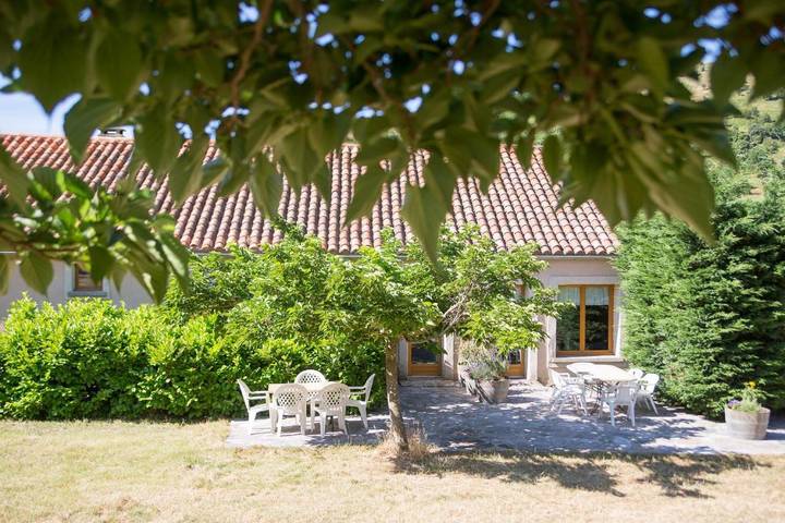 Location de vacances pour 5 personnes, avec piscine ainsi que vue et jardin à Rieussec - 4