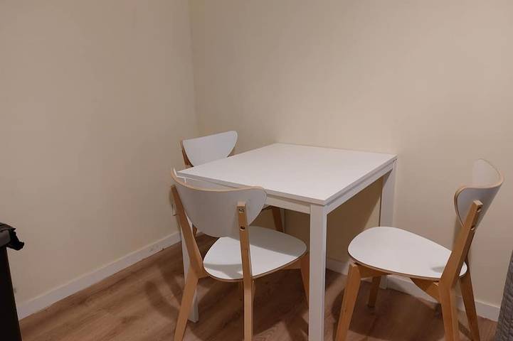 Apartamento entero, Estudio-Tradicional-Baño privado con bañera-Vista al patio-Ps in Gardanne, Costa mediterránea (Francia)
