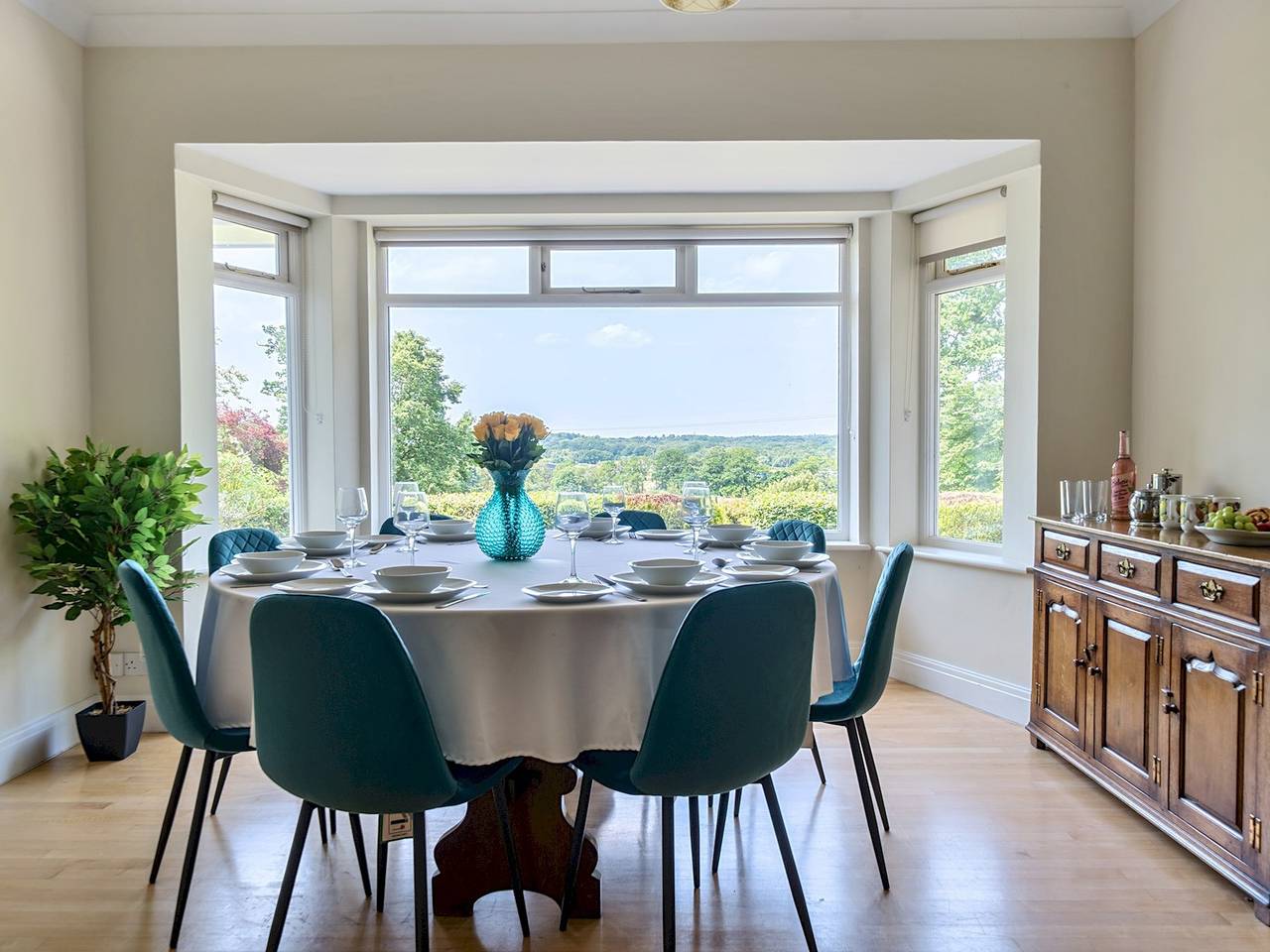 Pass the Keys | Surrey Retreat – 5Br Hidden Gem in Thorpe Park, Surrey