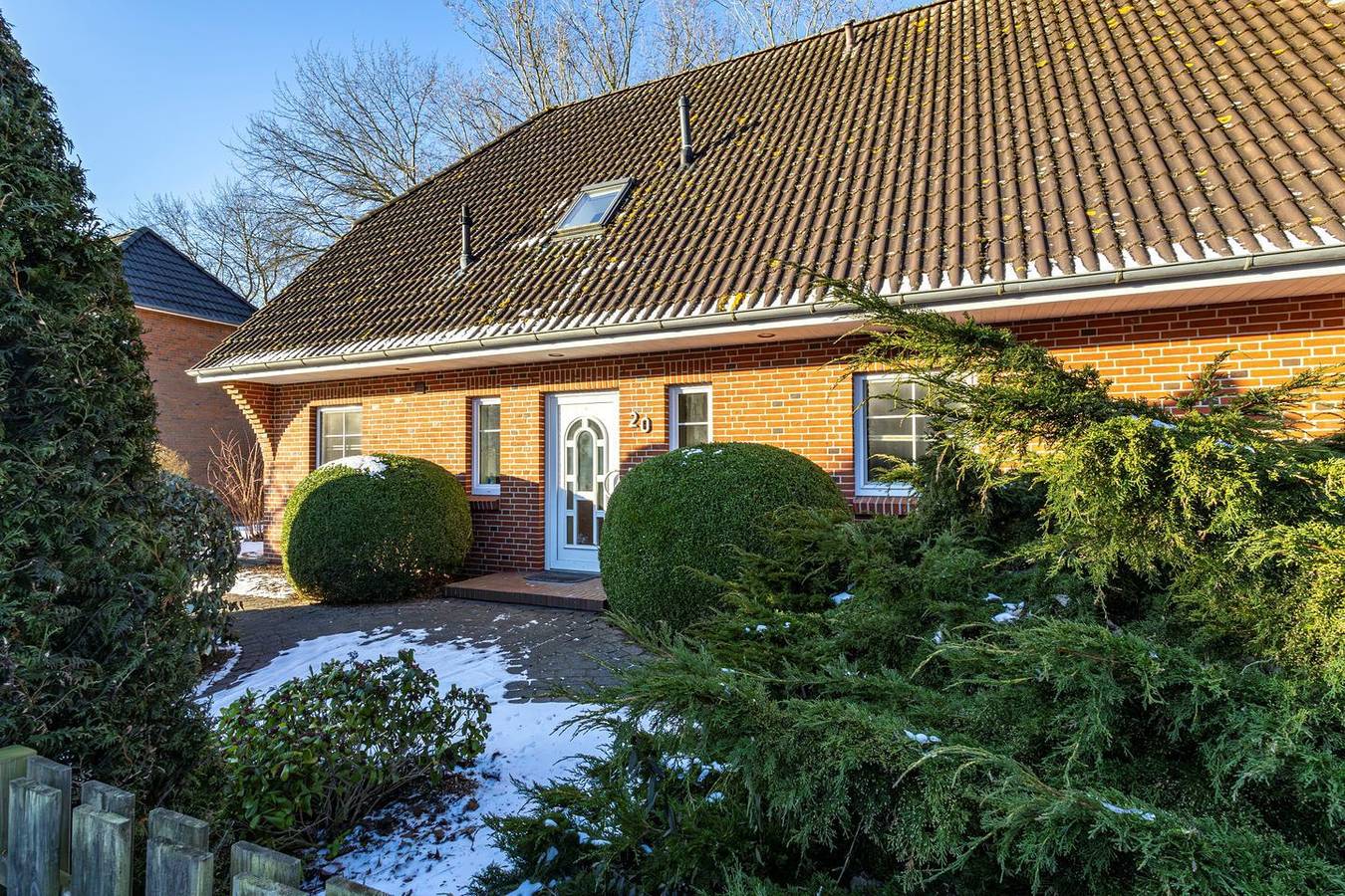 Entire apartment, App. Dorfluft - in St. Peter-Dorf mit Terrasse und eingezäuntem Garten in St. Peter-Ording, Eiderstedt