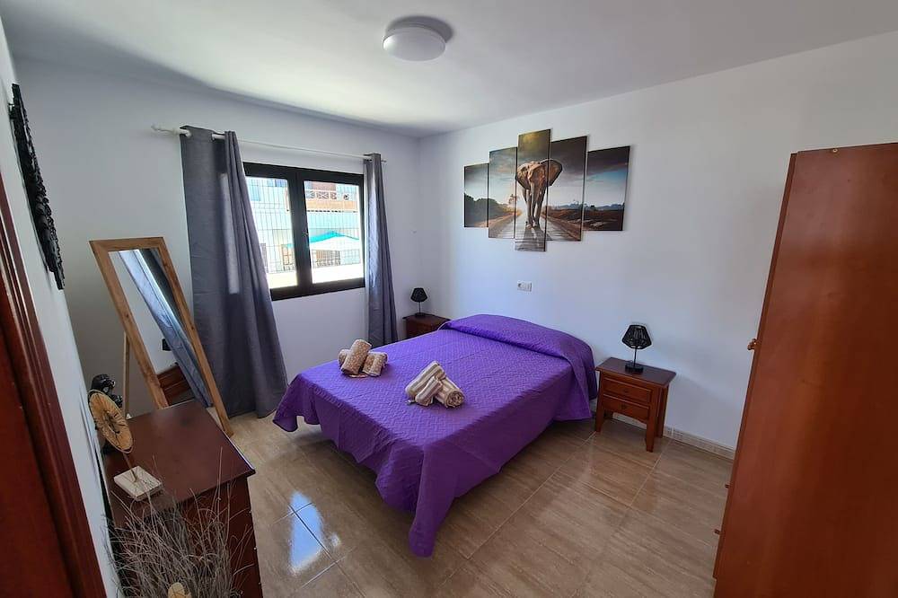 Entire apartment, Apartamentos Bella Vista `africa´ - Con Vistas A Fuerteventura, Terraza Y Wifi in Puerto del Carmen, Tías