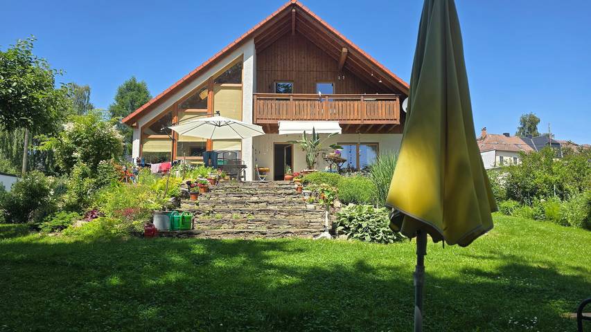 Apartamento entero, Apartamento “Haus im Grünen” con jardín privado, balcón y Wi-Fi in Oederan, Chemnitz (region)