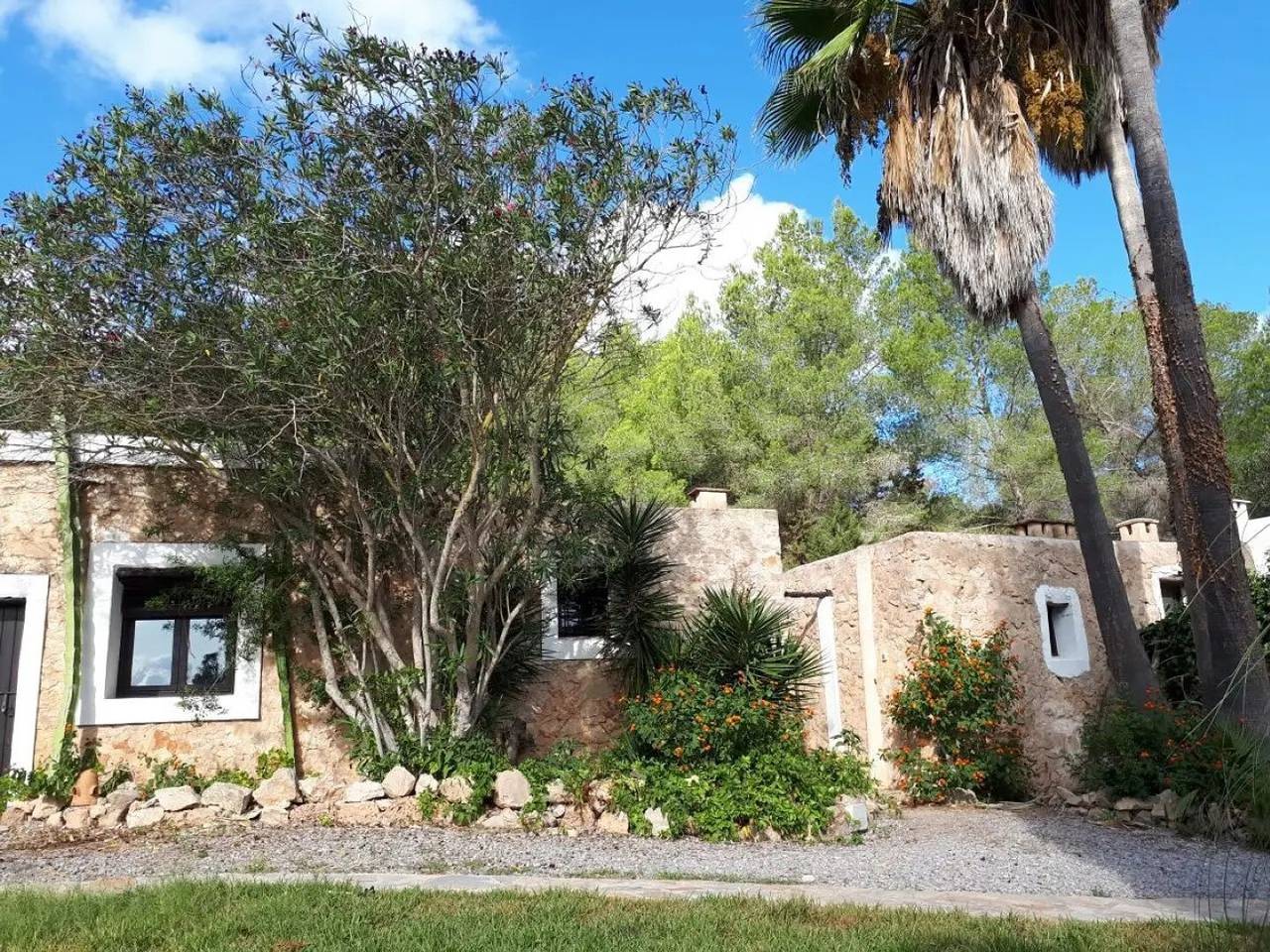 Charmante Villa Can Vicent Masia mit Pool, Bergblick, Wlan, Terrasse und Garten in Sant Agustí des Vedrà, Sant Josep de sa Talaia