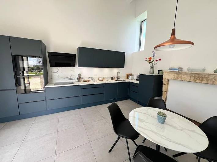 Location de vacances pour 2 personnes, avec vue ainsi que piscine et jardin à Saint-Savinien - 3