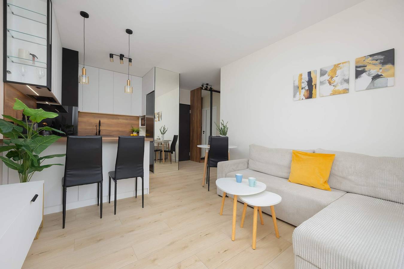 Cały apartament, Marynin 33 Warszawa   Green Apartment with Parking  Bathtub and Desk for Remote Work in Bemowo, Warszawa