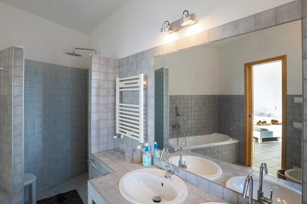 Exclusive clifftop villa in the heart of Gallura with infinity pool in Costa Paradiso, Trinità d'Agultu e Vignola und Umgebung