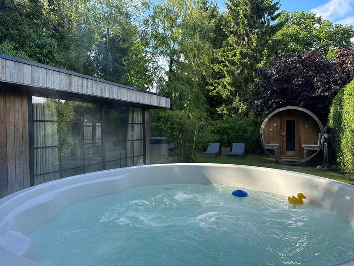 Chambre d’hôte pour 2 personnes, avec Jacuzzi et Terrasse ainsi que Jardin et Sauna à Genk