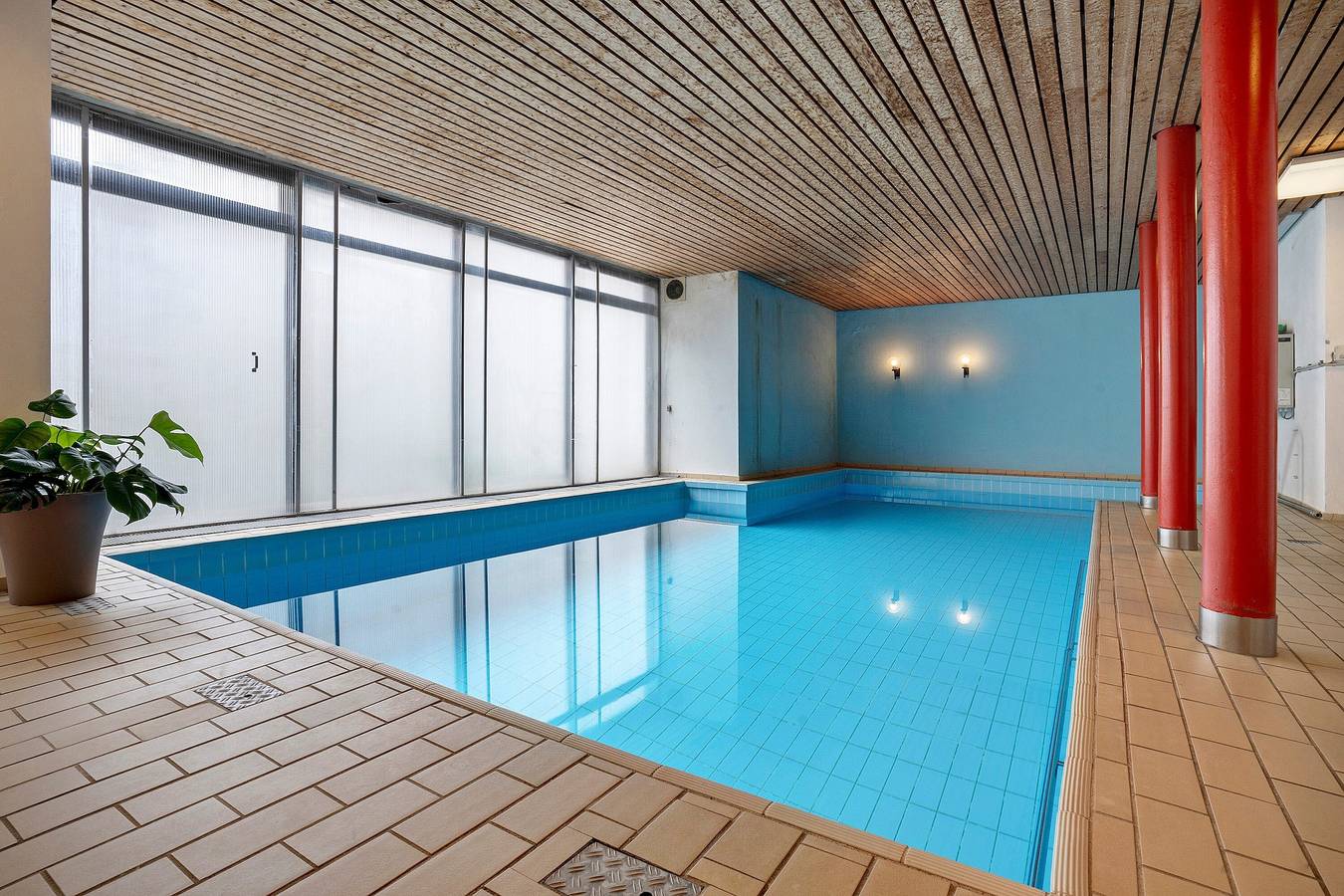 Appartamento intero, Appartamento 'Talblick Mit Schwimmbad' con vista sulle montagne, balcone e Wi-Fi in Bad Wildbad, Nordschwarzwald