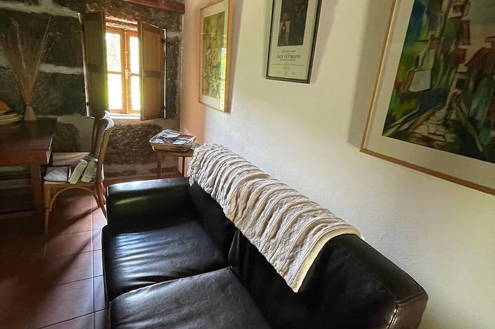 Orange Tree Cottage (2 bedrooms, sleeps 4) in Fridão, Distrito do Porto