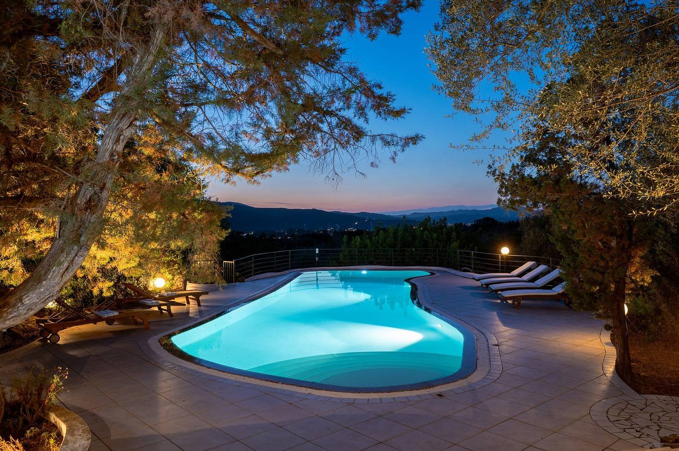 Villa Turalis – tramonti e piscina tra le rocce in Porto Rotondo, Olbia
