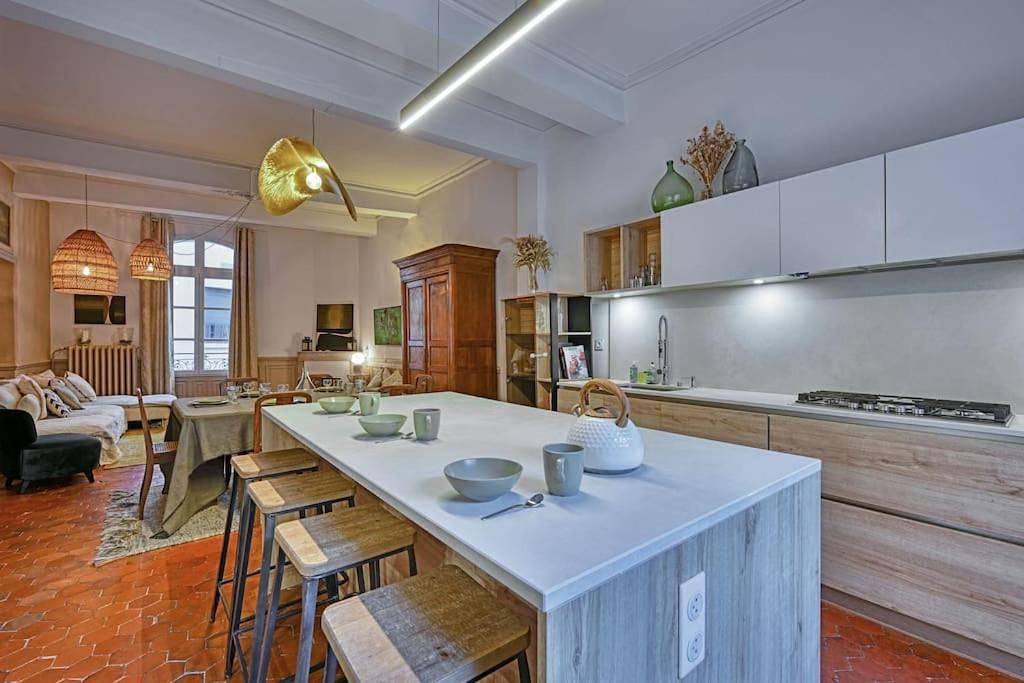 Appartement entier, Au cœur d'Avignon - 2 mins du Palais - Terrasse isolée in Avignon, Vaucluse