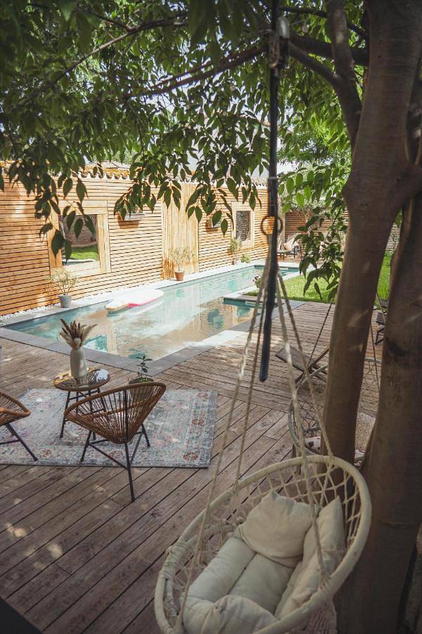 Location de vacances pour 4 personnes, avec Terrasse et Jacuzzi ainsi que Jardin et Piscine à Montbazin