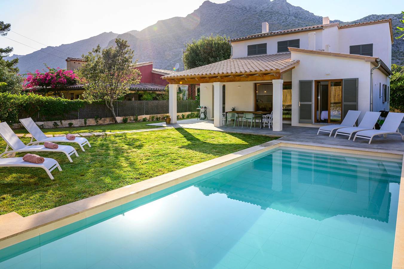 Holiday Home "Mar Clara" close to the Sea with Private Pool & Wi-Fi in Cala Sant Vicenc, Pollença