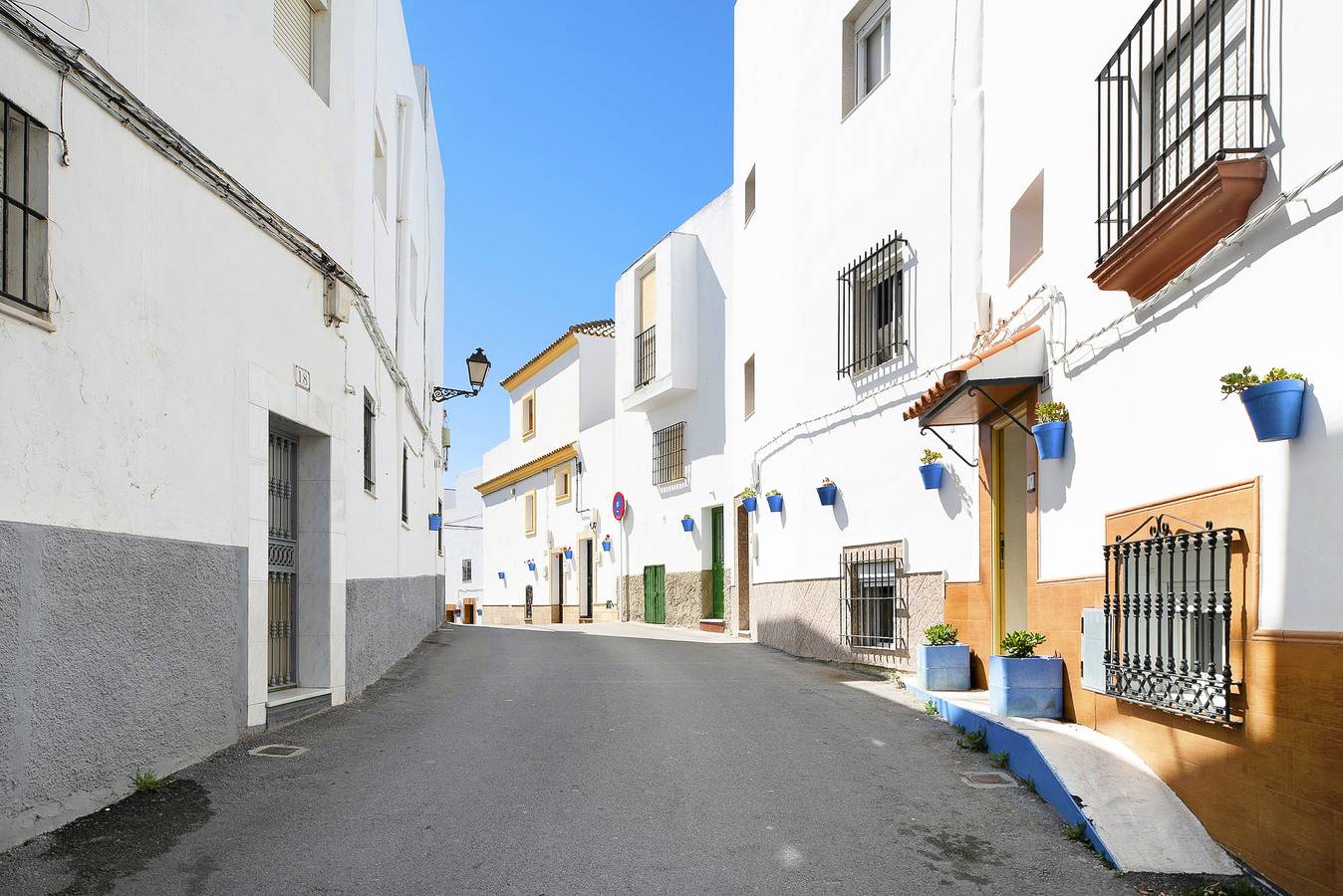 Apartamento entero, Apartamento 'Celeste' con vistas al mar, terraza compartida y Wi-Fi in Conil de la Frontera, Costa de la Luz