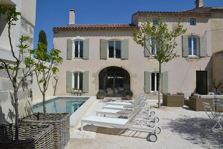 Alojamiento y desayuno para 4 personas, con terraza y jardín además de vistas y piscina - 1