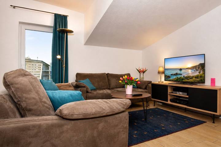 Apartamento entero, Moderne 63m² Ferienwohnung mit Balkon & WLAN – ideal für 4 Personen! in Warnemünde Strand, Warnemünde