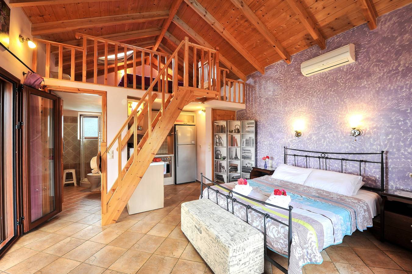 Entire apartment, Villa Casa Bianca Purple Apartment with Sea View, Shared Pool & Wi-Fi in Gaios, Paxos